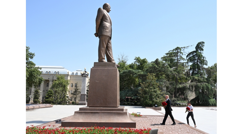 prezident-ilham-eliyev-ve-birinci-xanim-mehriban-eliyeva-gence-sheherinde-olublar-yenilenibfoto