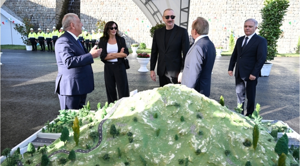 prezident-ve-birinci-xanim-mehriban-eliyeva-toganali-kelbecer-istisu-avtomobil-yolunda-gorulen-ishlerle-tanish-olublar-yenilenibfoto