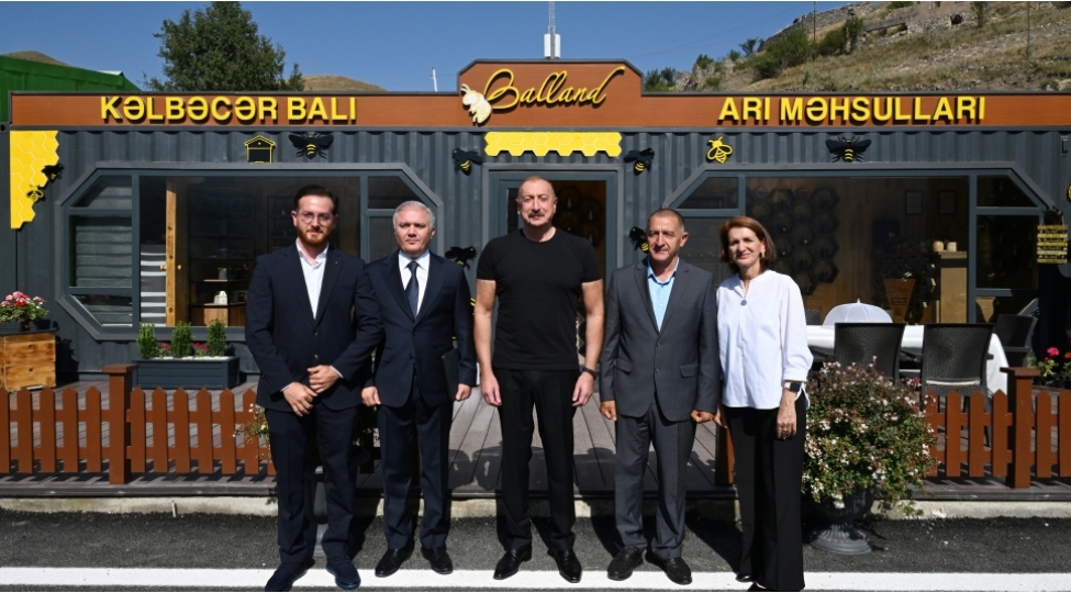 prezident-ilham-eliyev-balland-kelbecer-bali-ari-ve-arichiliq-mehsullari-magazasinin-achilishinda-ishtirak-edib-yenilenibfoto