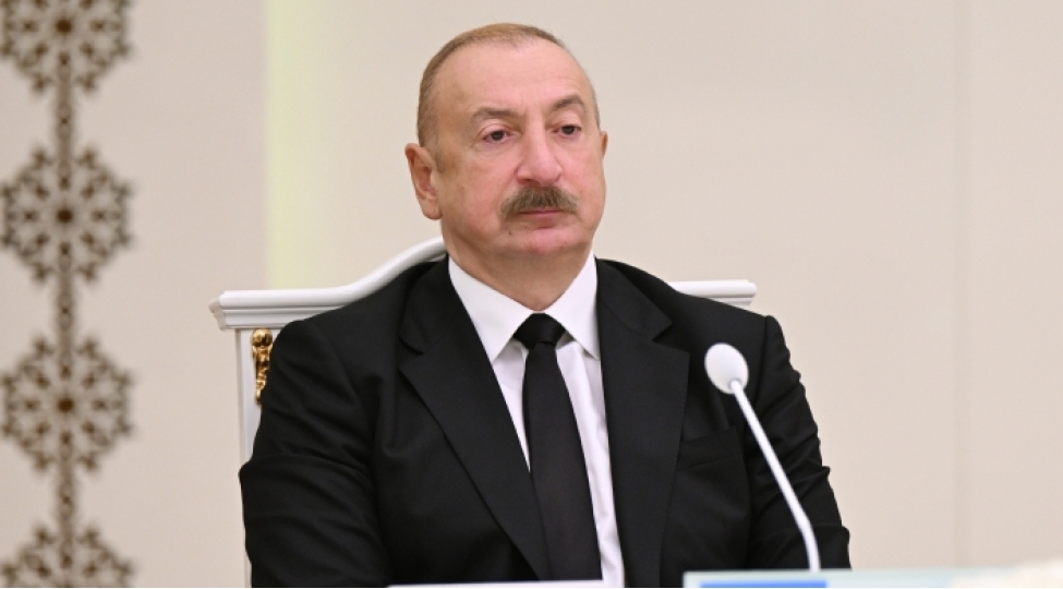 prezident-hemkarini-tebrik-etdi