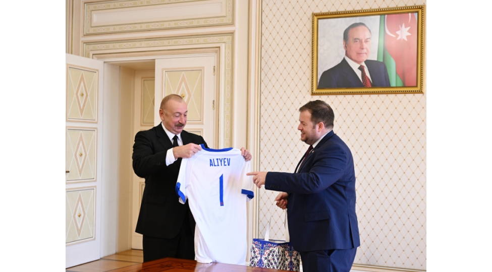 prezident-ilham-eliyev-boyuk-britaniya-ve-shimali-irlandiya-birleshmish-kralliginin-dovlet-nazirini-qebul-edib