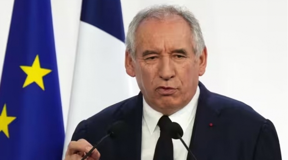 fransada-bash-nazir-fransua-bayru-hokumeti-etimad-sesvermesine-chixarilacaq