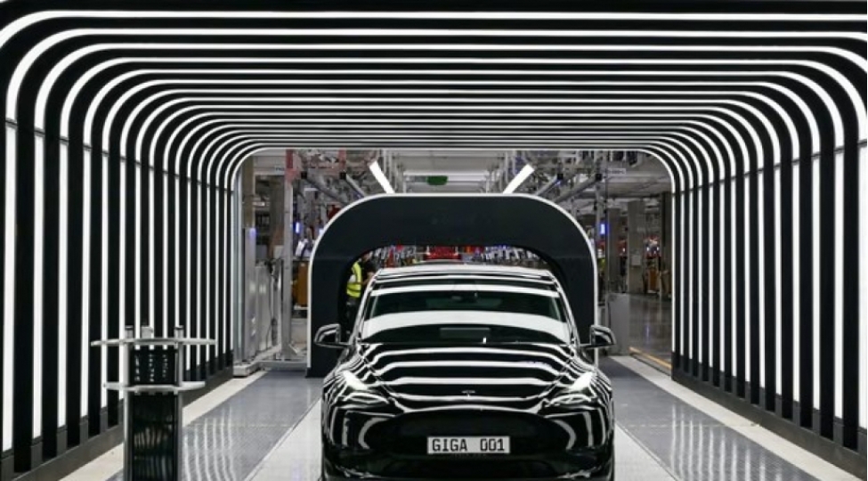 ilon-maskin-shirketi-las-veqas-tunellerinde-surucusuz-tesla-avtomobilini-sinaqdan-kechirir