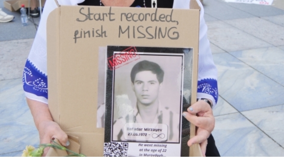 cenevrede-kechirilen-aksiya-ishtirakchisi-itkin-ailesi-kimi-yashamaq-chox-chetindir