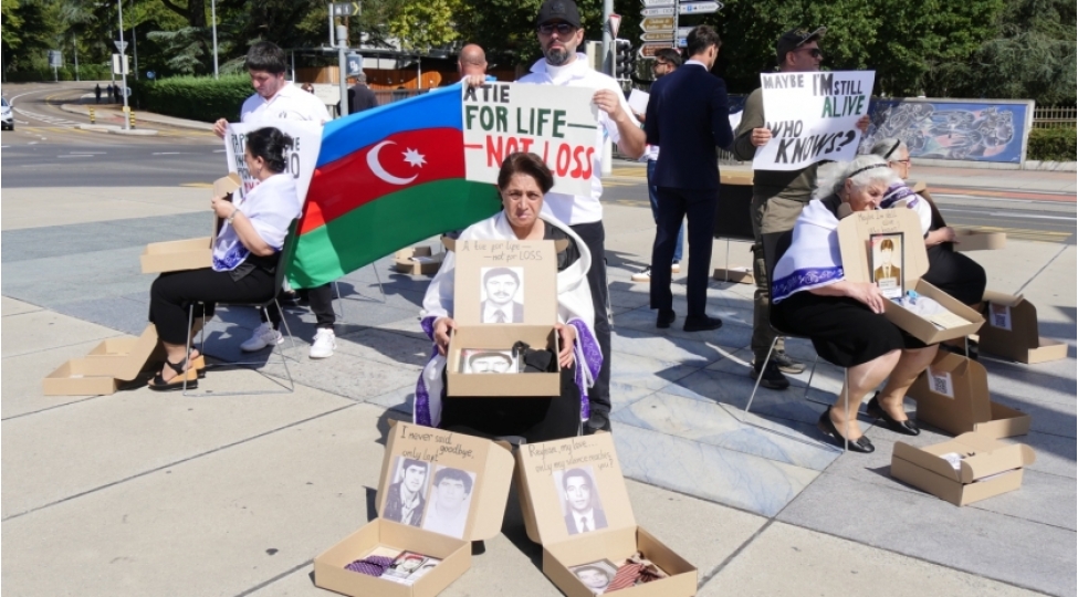 azerbaycanli-itkinlerin-aile-uzvleri-ilk-defe-xarici-olkede-aksiya-kechirib