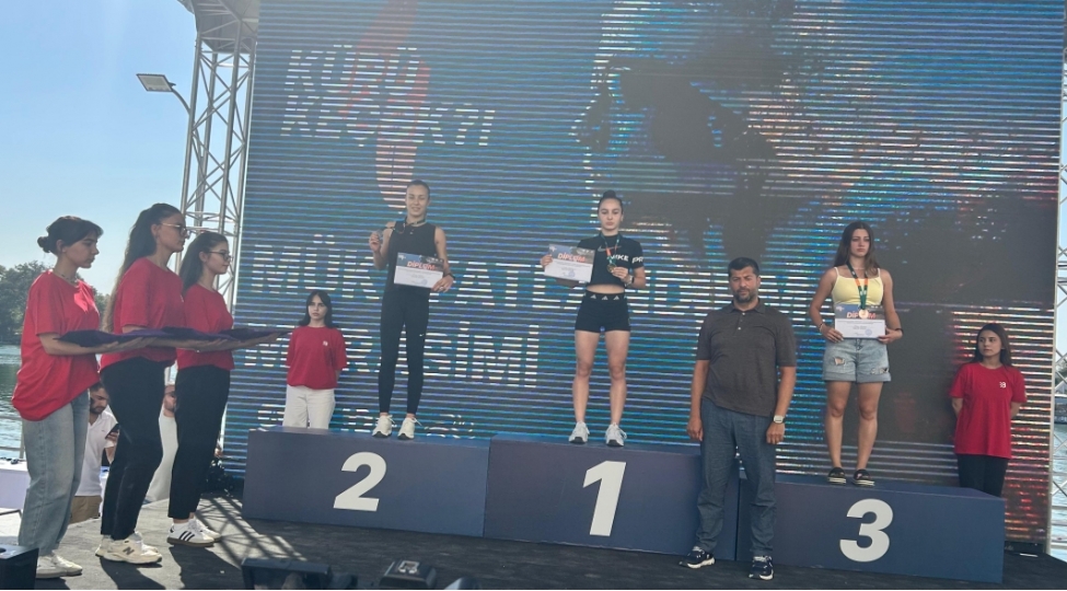 mingechevirde-kuru-kechek-achiq-suda-uzme-yarishi-kechirilib