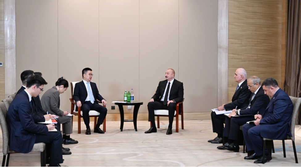 prezident-ilham-eliyev-tiencinde-sichian-sunsync-photovoltaic-technology-co-shirketinin-tesischisi-ve-sedri-ile-gorushub