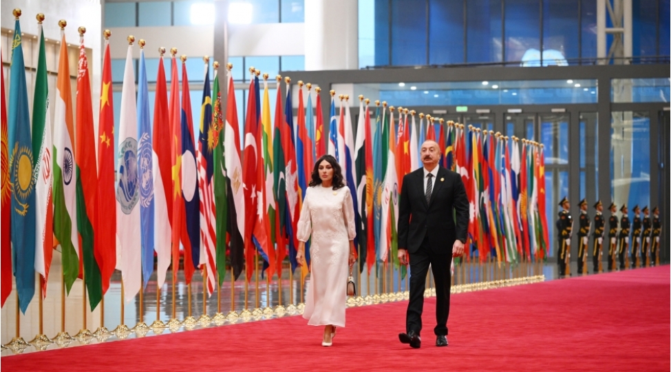 tiencinde-dovlet-ve-hokumet-bashchilarinin-ve-xanimlarinin-sherefine-ziyafet-verilib-konsert-proqrami-teqdim-olunub