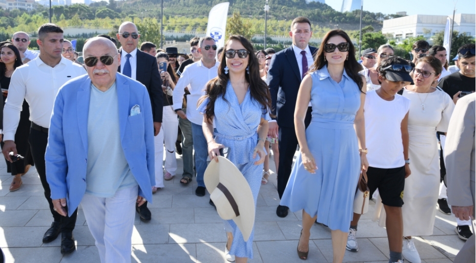 at-gucu-klassik-avtomobillerin-yurushu-ve-chovken-oyunu-kechirilib