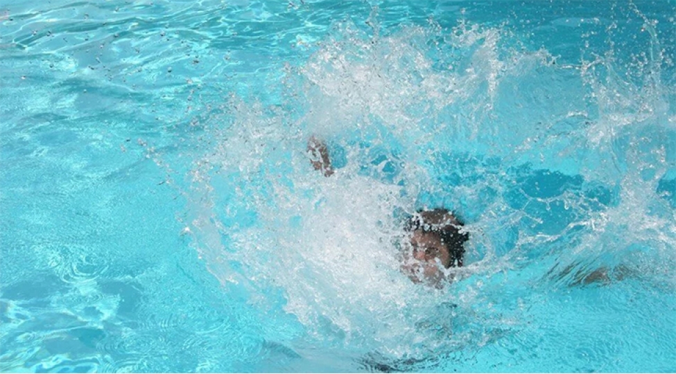 su-kanalinda-batan-gencin-meyiti-tapilib