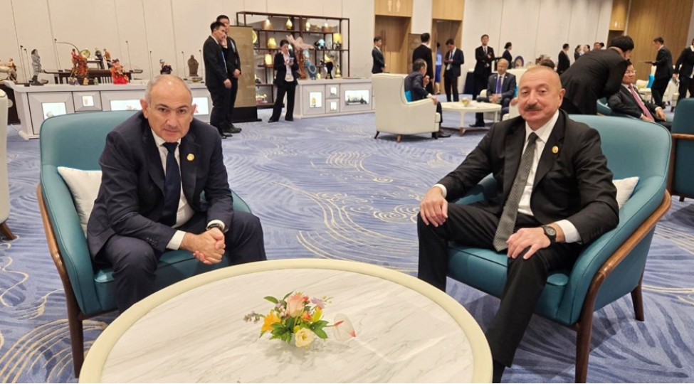 prezident-ilham-eliyevin-ermenistanin-bash-naziri-nikol-pashinyan-ile-gorushu-olub