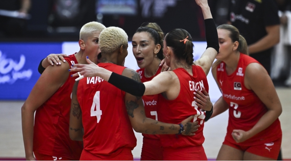 voleybol-uzre-turkiye-millisinden-tarixi-ugur