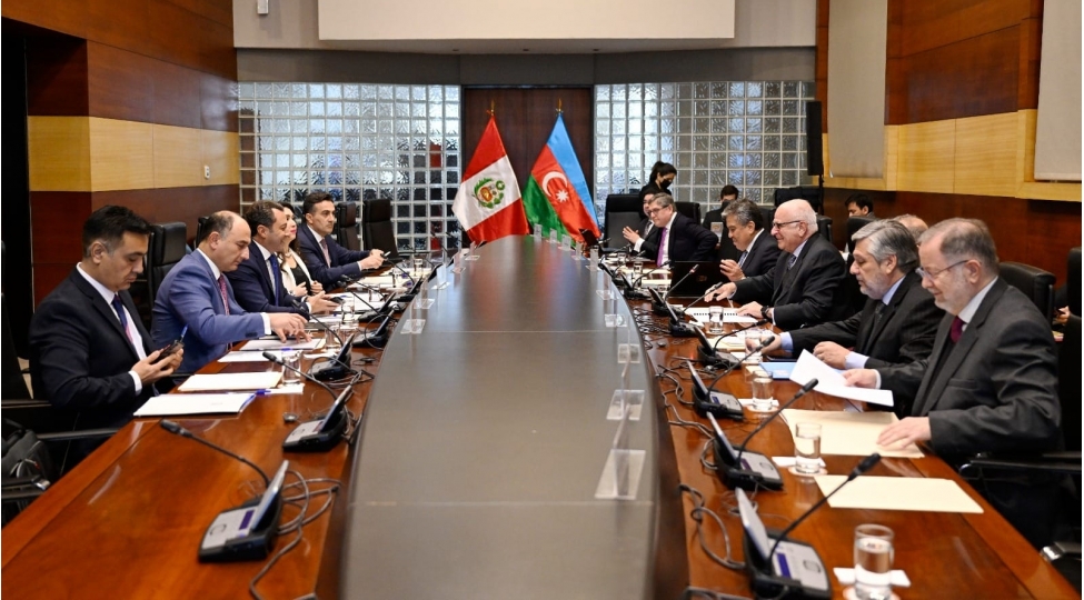 elnur-memmedov-peru-xin-bashchisi-ile-gorushub