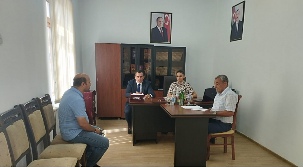 milli-meclisin-deputati-sebine-xasayeva-sechicileri-ile-gorushub