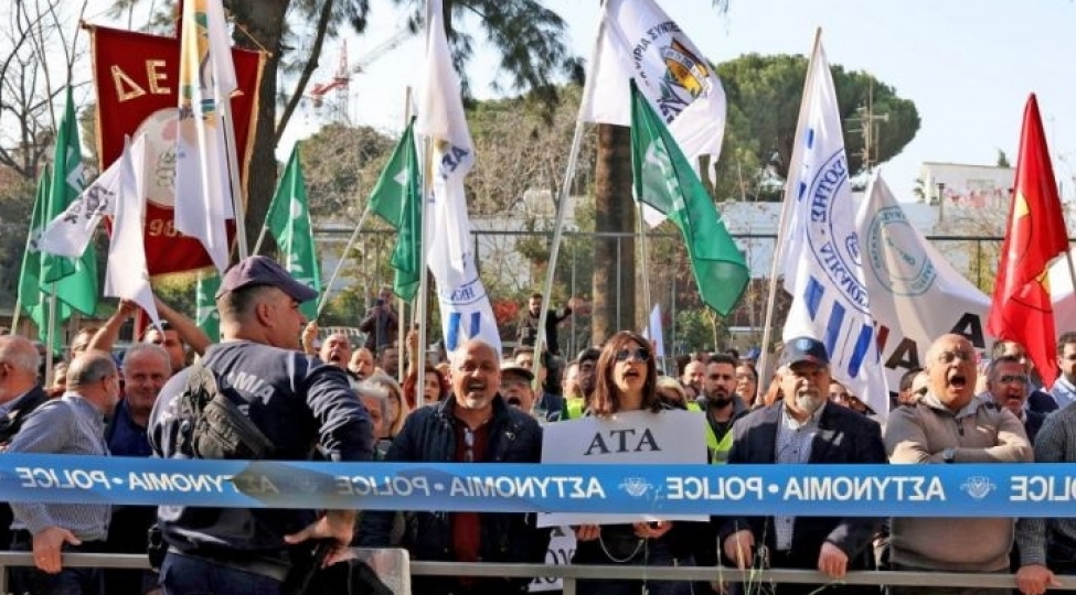 kiprde-umumi-tetil-davam-edir