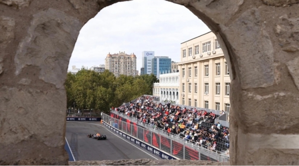 formula-1-azerbaycan-qran-prisinde-esas-yarish-bashlayib