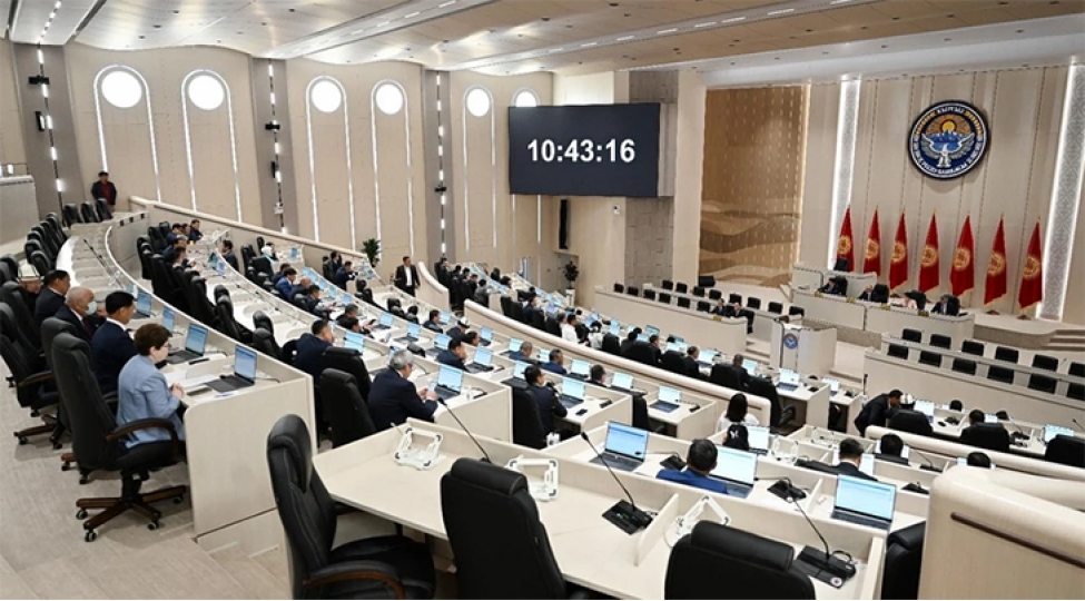 qirgizistanda-novbedenkenar-parlament-sechkileri-noyabrin-30-da-kechirilecek