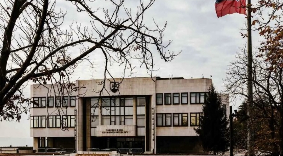 slovakiya-parlamenti-iki-cins-haqqinda-muddeani-konstitusiyada-tesbit-etdi