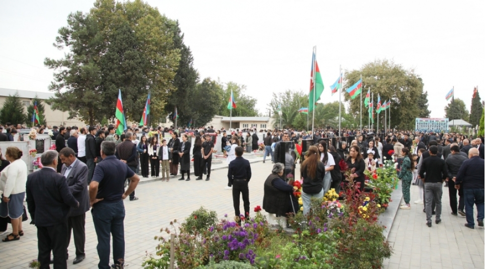 berdede-shehidler-xiyabani-ve-terror-qurbanlarinin-xatire-lovhesi-ziyaret-olunub