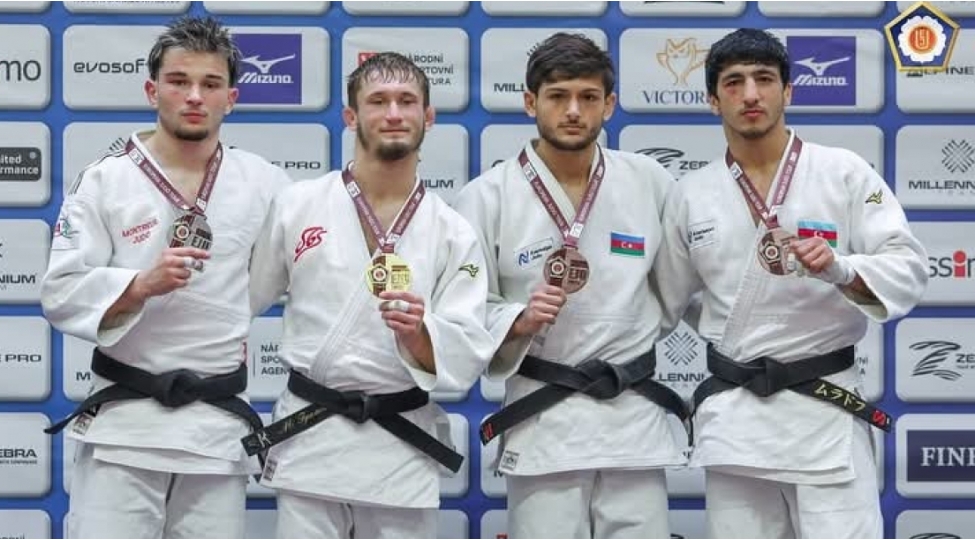 azerbaycanin-4-cudochusu-fexri-kursuye-qalxib
