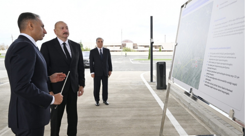 prezident-ilham-eliyev-bakubus-mmc-nin-gence-avtoparkinin-achilishinda-ishtirak-edib