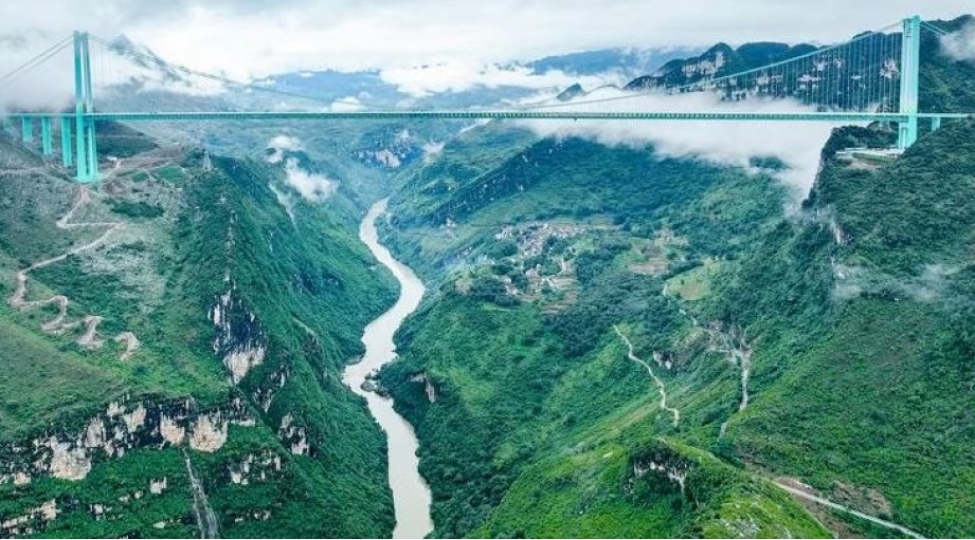 chinde-dunyanin-en-hundur-korpusu-istifadeye-verilib