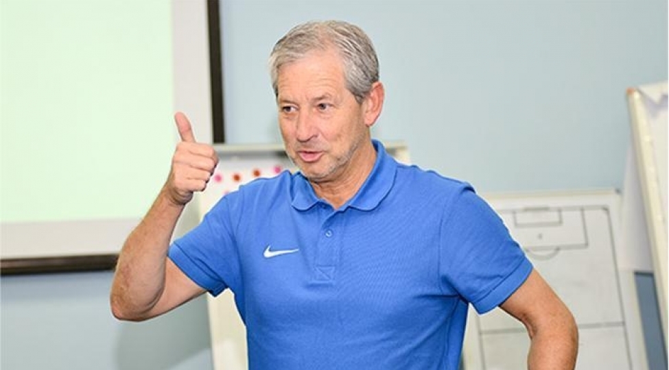 frank-de-blekere-sabah-sumqayit-oyunundaki-mubahiseli-hakim-qerarlarini-sherh-etdi