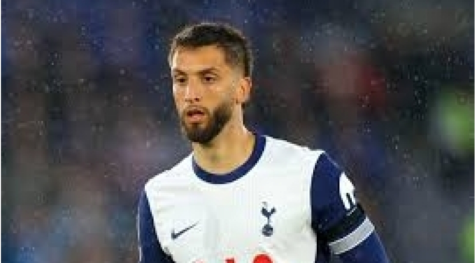 london-klubu-yarimmudafiechisini-komandada-saxlamaq-isteyir