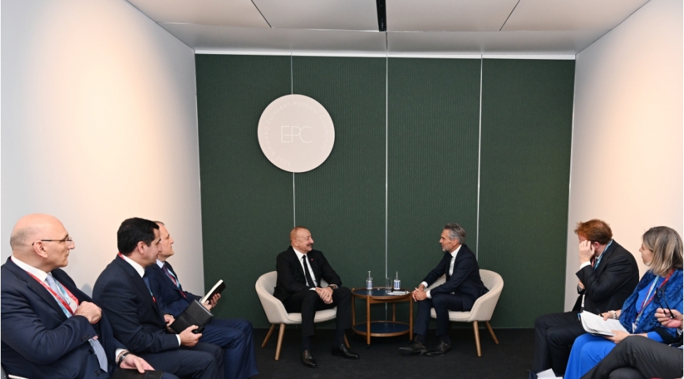 azerbaycan-prezidenti-ilham-eliyev-kopenhagende-niderlandin-bash-naziri-ile-gorushub-foto