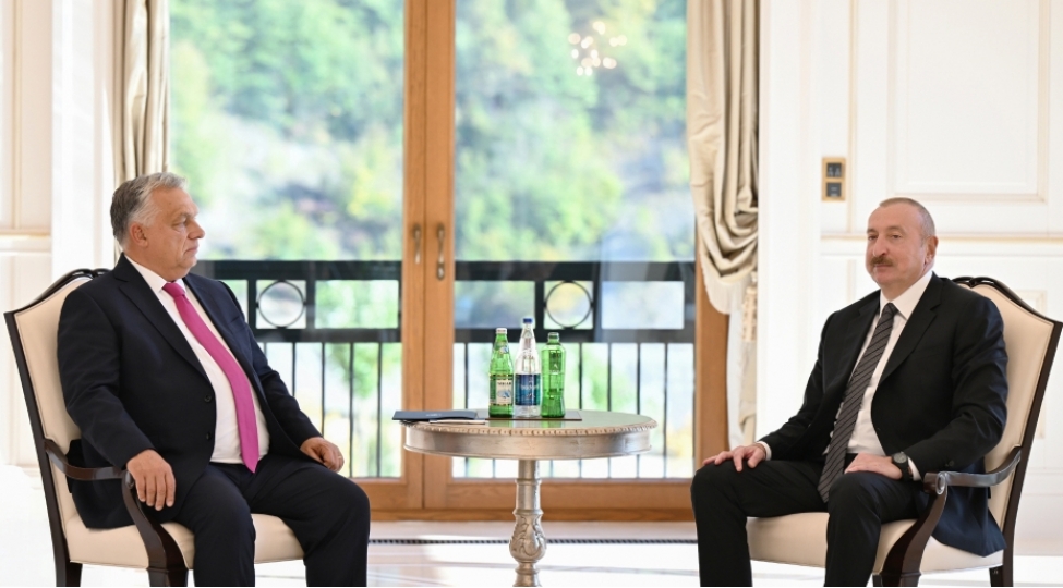 azerbaycan-prezidenti-ilham-eliyev-qebelede-macaristanin-bash-naziri-ile-gorushub-foto