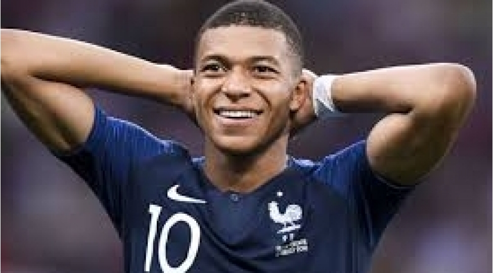 mbappe-zedeli-olsa-da-azerbaycan-millisi-ile-matchdan-evvel-dushergede-olmaq-isteyir