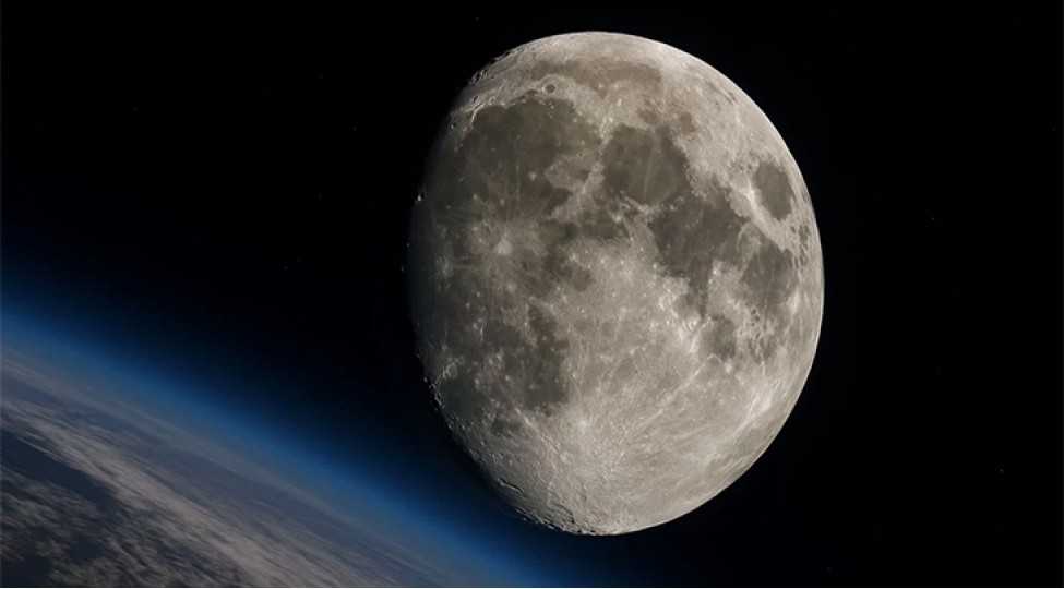 ayin-sethinde-qeribe-obyektler