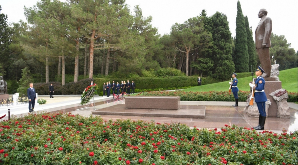 xorvatiya-parlamentinin-sedri-fexri-ve-shehidler-xiyabanlarini-ziyaret-edib-foto