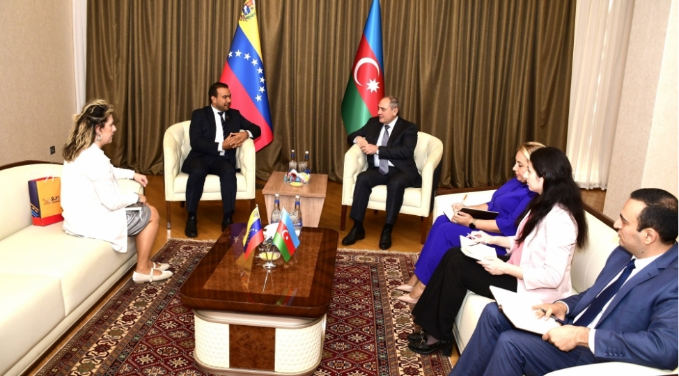yap-sedrinin-muavini-ile-venesuelanin-azerbaycandaki-sefiri-arasinda-gorush-kechirilib