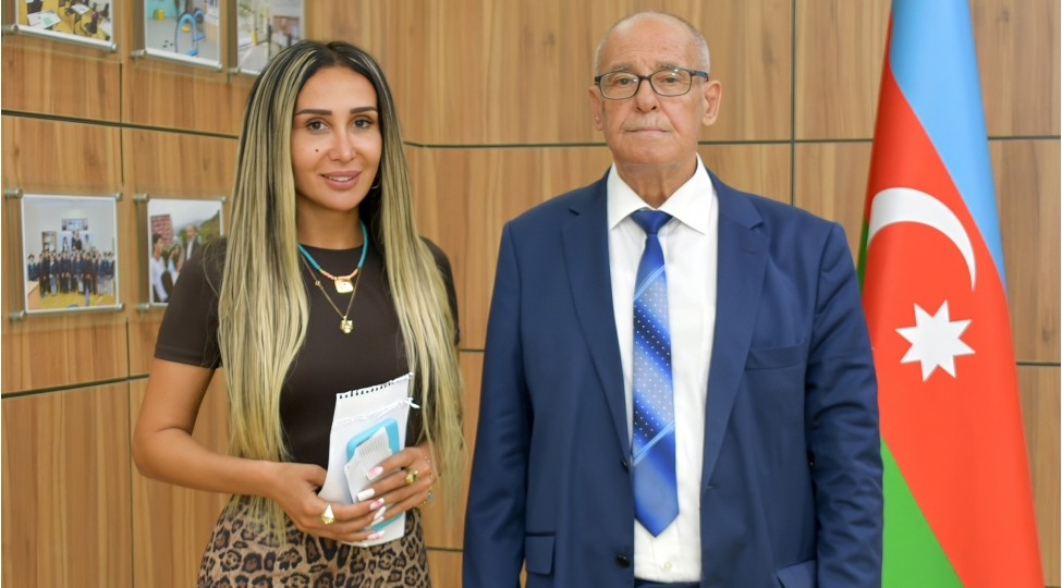 turk-xalqlarinin-ortaq-elifbasinin-yaradilmasi-ve-umumi-istifadeye-verilmesi-esas-hedeflerden-biridir-musahibe