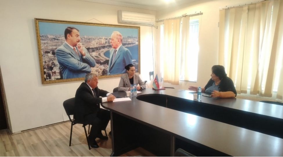 milli-meclisin-deputati-sebine-xasayeva-sechicileri-ile-gorushub-2