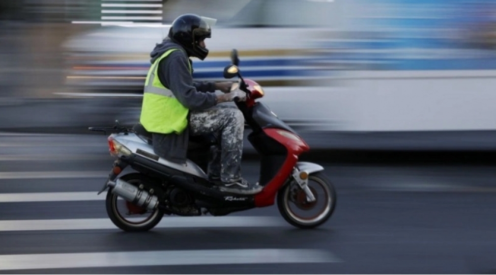 parlament-moped-idare-etmek-uchun-suruculuk-vesiqesi-telebini-ilk-oxunushda-qebul-edib