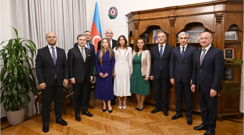 birinci-vitse-prezident-mehriban-eliyevaazerbaycanin-muqeddes-taxt-tacdaki-sefirliyinin-inzibati-ofisinin-achilish-merasimindeishtirak-edib