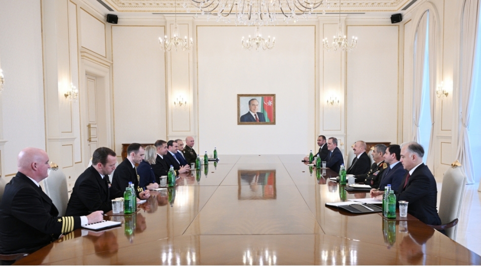 prezident-ilham-eliyev-absh-merkezi-komandanliginin-komandanini-qebul-edib
