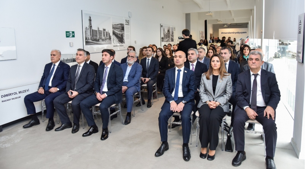 demiryol-muzeyinde-qara-qizilin-saldigi-demir-yollar-sergisi-achilib