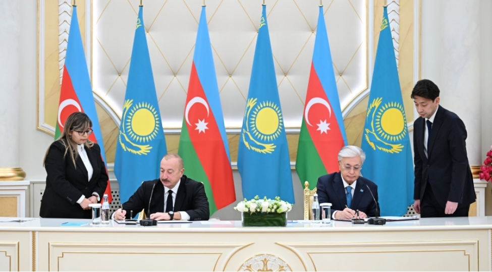 azerbaycan-qazaxistan-senedleri-mubadile-olunub-foto