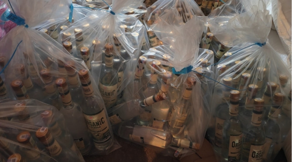 gencede-topdansatish-magazasinda-saxta-alkoqollu-ichkiler-ashkarlanib