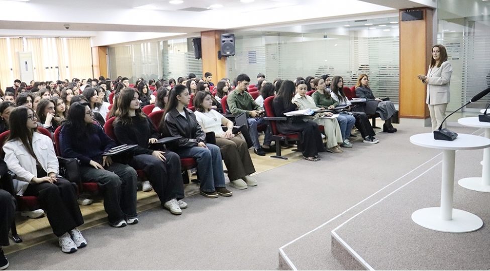 azerbaycan-universitetinde-infosessiya
