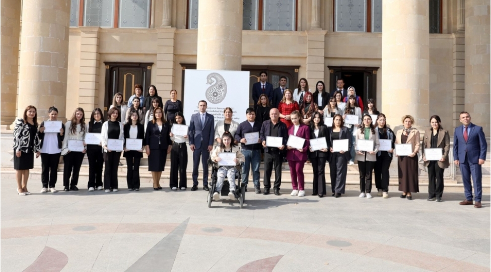 naxchivanda-kechirilen-sergi-satish-yarmarkasinda-214-muellifin-152-min-manat-deyerinde-el-ishleri-satilib