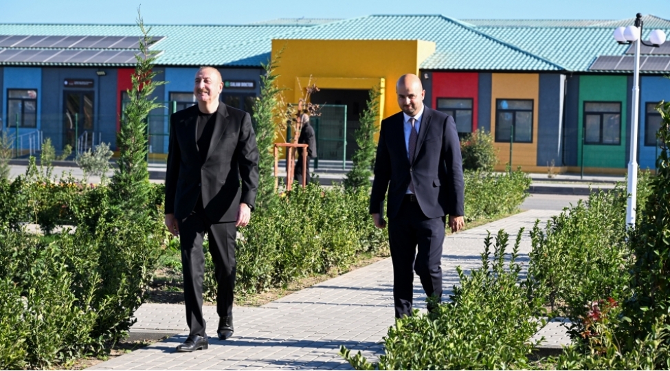 prezident-ilham-eliyev-zengilanin-memmedbeyli-ve-agali-kendlerinin-sakinlerine-menzillerin-acharlarini-teqdim-edib-yenilenibfoto