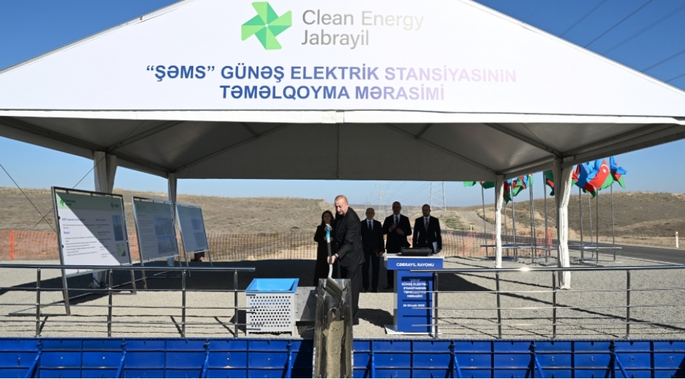 prezident-ilham-eliyev-cebrayil-rayonunun-shahvelli-kendinde-shems-ve-ufuq-gunesh-elektrik-stansiyalarinin-temelini-qoyub
