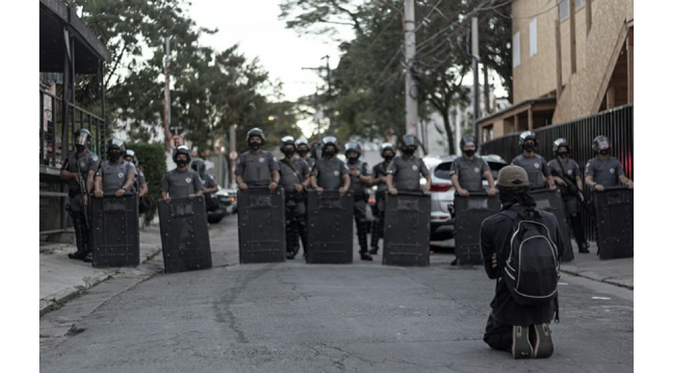 braziliyada-polislerle-cinayetkarlarin-qarshidurmasinda-olenlerin-sayi-64-e-chatib