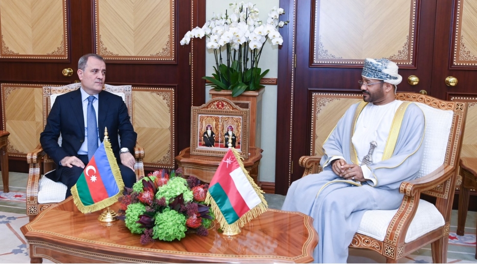azerbaycan-ve-oman-xarici-ishler-nazirlerinin-tekbetek-gorushu-bashlayib