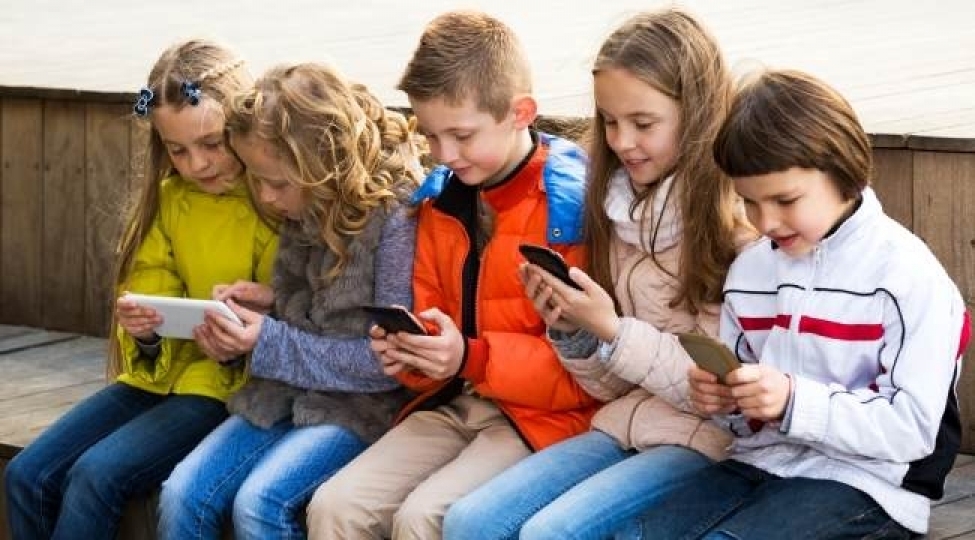 sosial-shebekelerde-yash-mehdudiyyeti-zeruridir