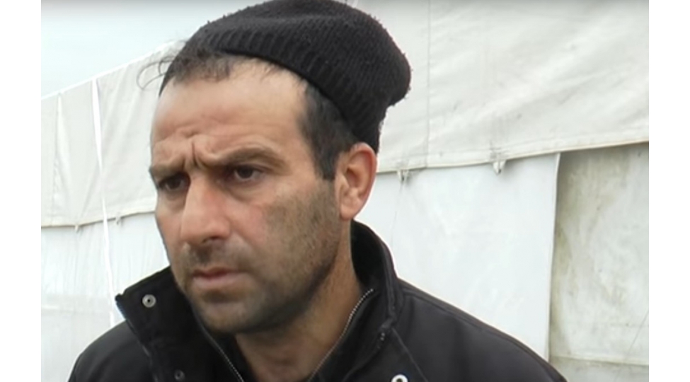 evde-oturmushdu-dostlari-zeng-edib-chagirdilar-video